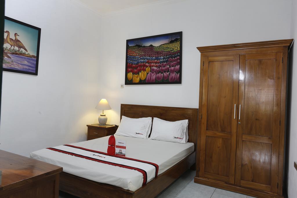 Hotel Reddoorz Near Adisucipto Airport Yogyakarta Exterior foto