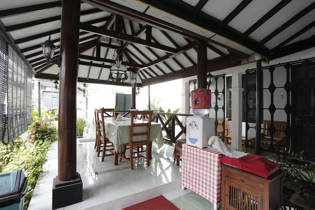 Hotel Reddoorz Near Adisucipto Airport Yogyakarta Exterior foto